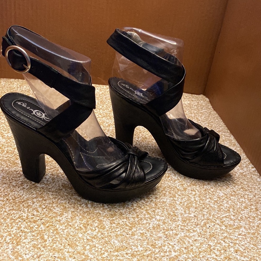 Born Crown size 7 beautiful black ankle strap sandals- new in box with shoe bag